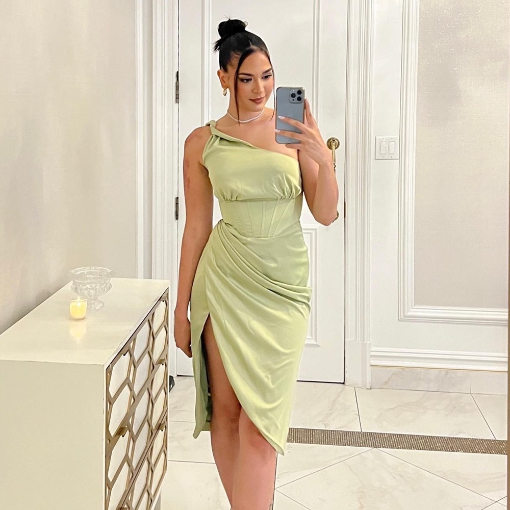 ALIEVA HARPER CORSET SATIN MIDI DRESS (SAGE GREEN)